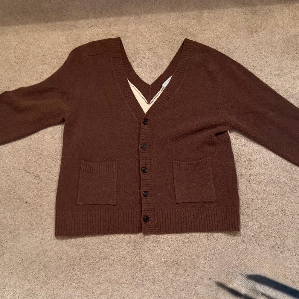 Men’s beautiful cardigan, almost new. Stylish and suitable for any occasion.